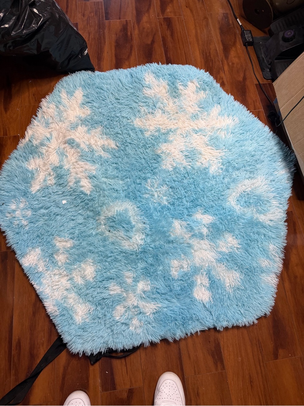 Blue & White Snowflake Bath Rug - Plush Shag Accent